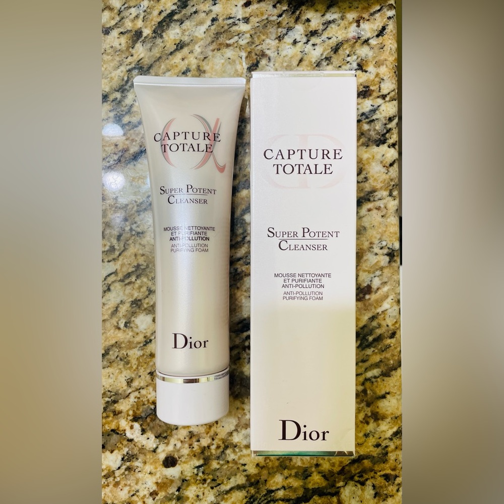 Christisn Dior CAPTURE TOTALE SUPER POTENT CLEANSER